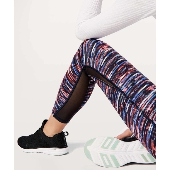 Lululemon Train Times 7/8 Pant 25", Hinshu Alpine White Multi / Black, Size 4 - Picture 2 of 7